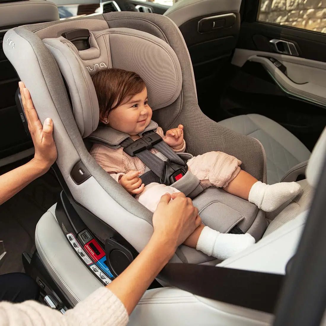 Nuna Rava Carry Car Seat (Caviar)