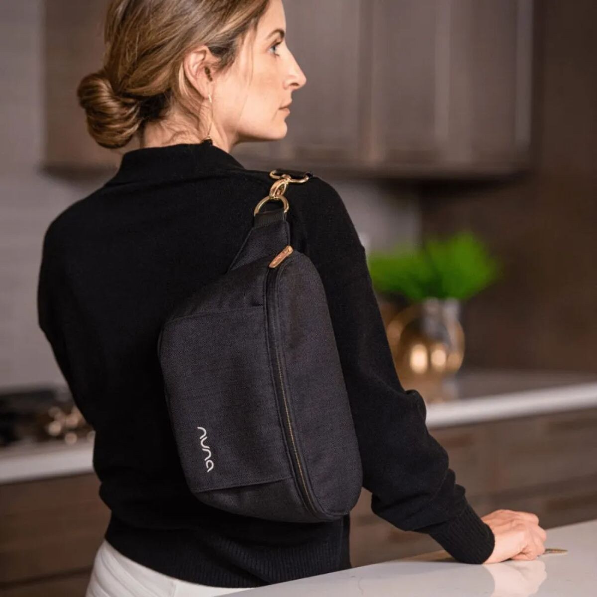 Nuna Sling Bag (Caviar)