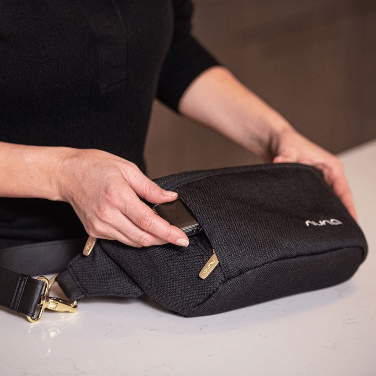 Nuna Sling Bag (Caviar)