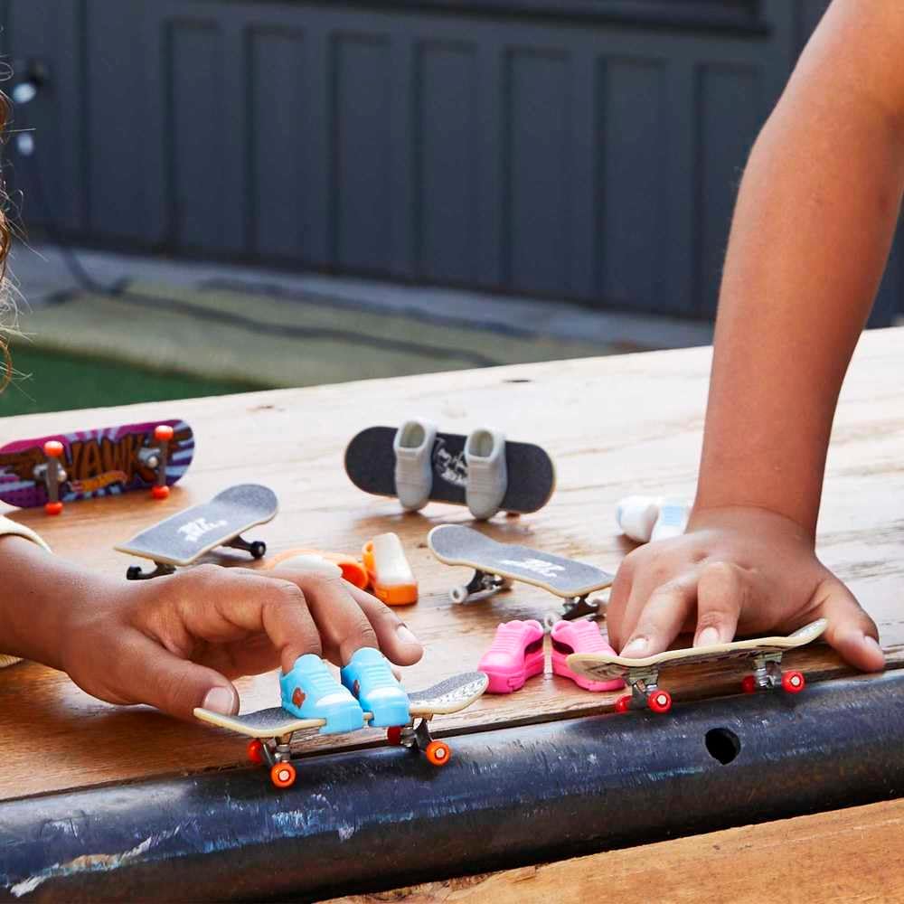 Hot Wheels Mini Skate Board & Shoe