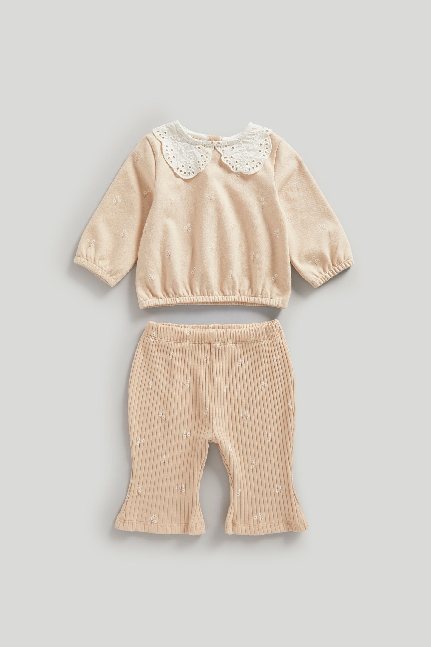 Daisy Sweatshirt And Leggings Outfit