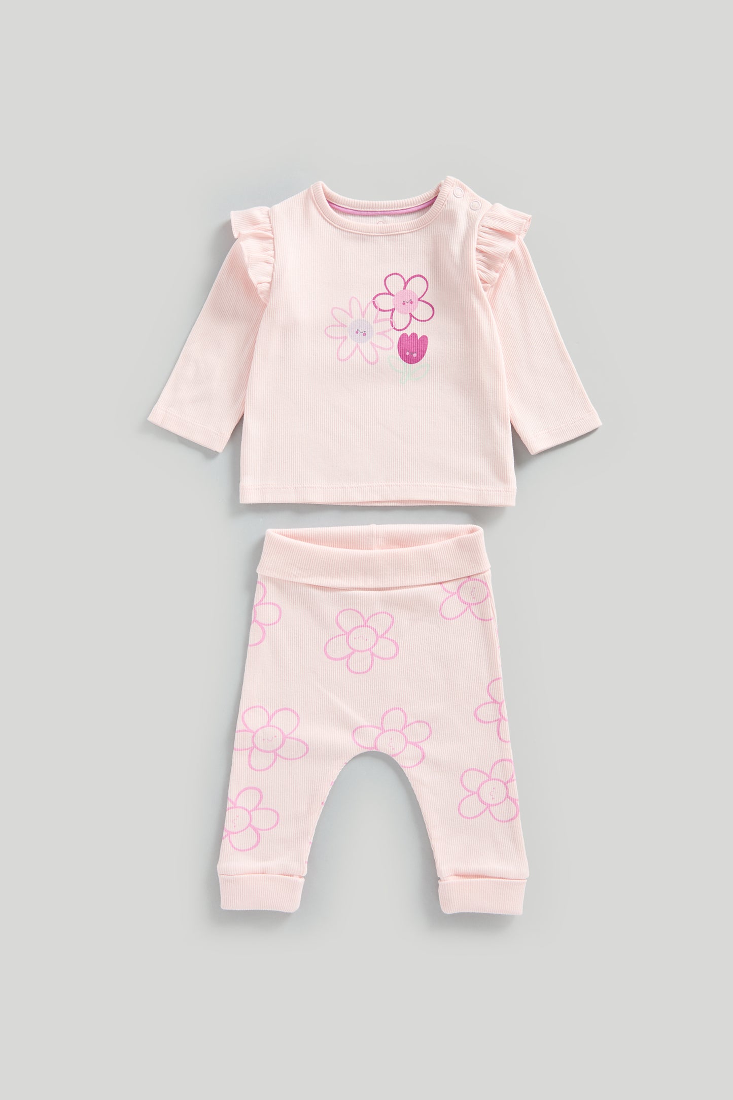 Pink Extendable Leggings And T-Shirt Outfit