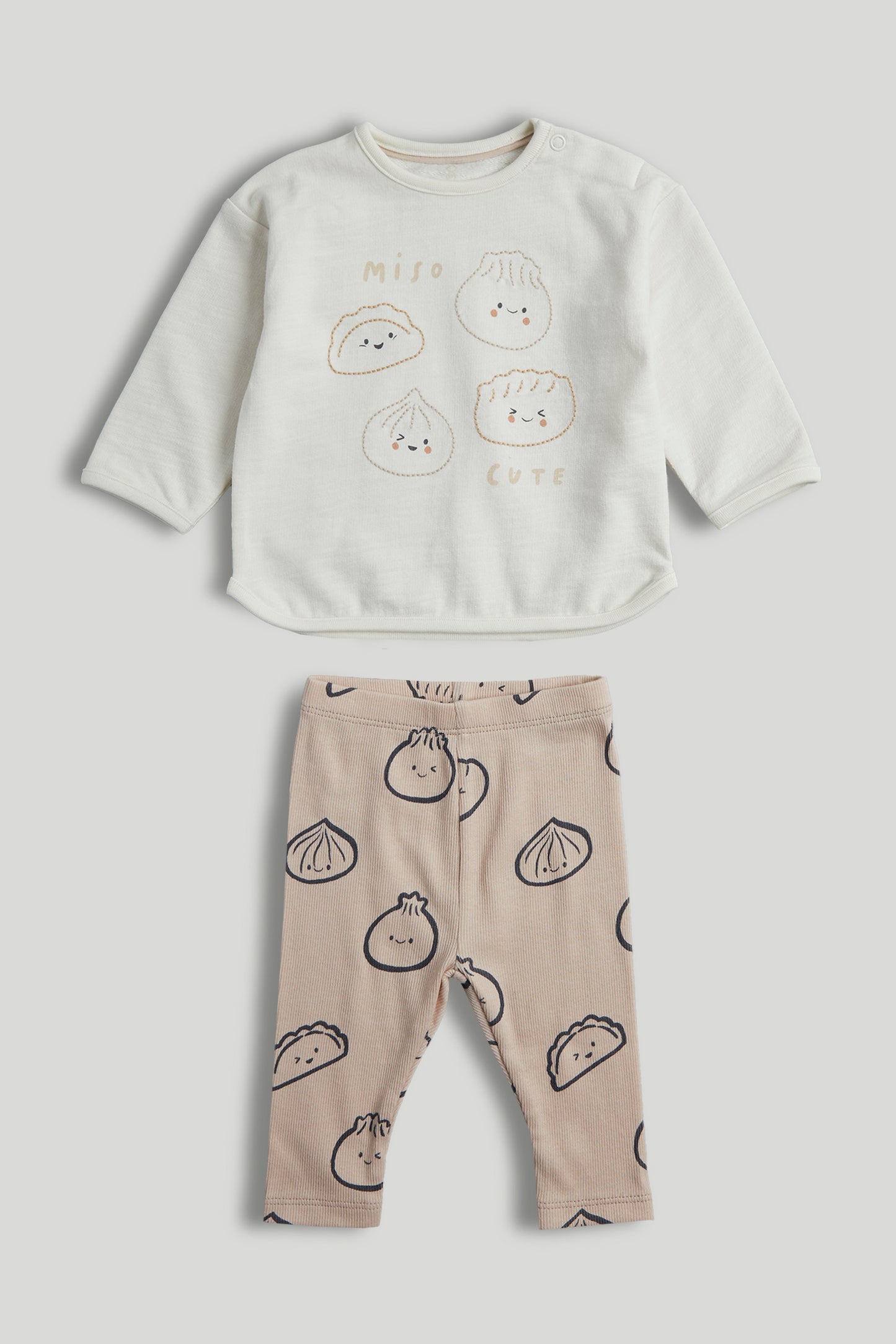 Pasta T-Shirt And Leggings Outfit